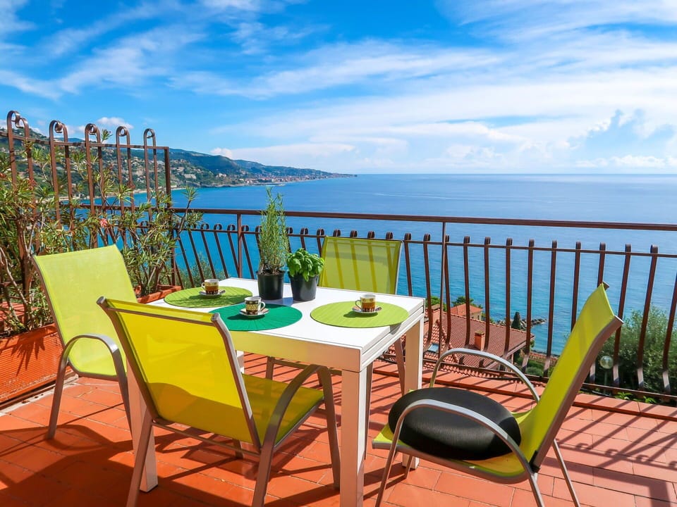 Property, Real Estate, Balcony, Ocean, House, Room, Furniture, Vacation, Resort, Table