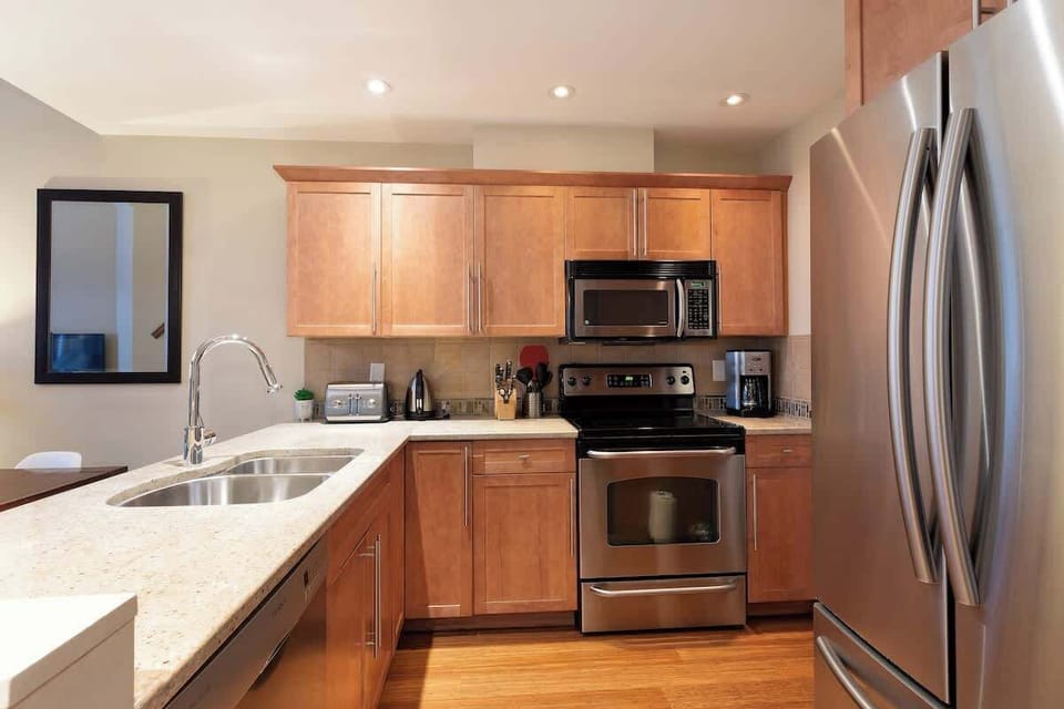 - Cook with ease in a stainless steel kitchen setup  
- Granite countertops and full-size appliances throughout  
- Stocked essentials make dining-in a breeze in Whistler  

