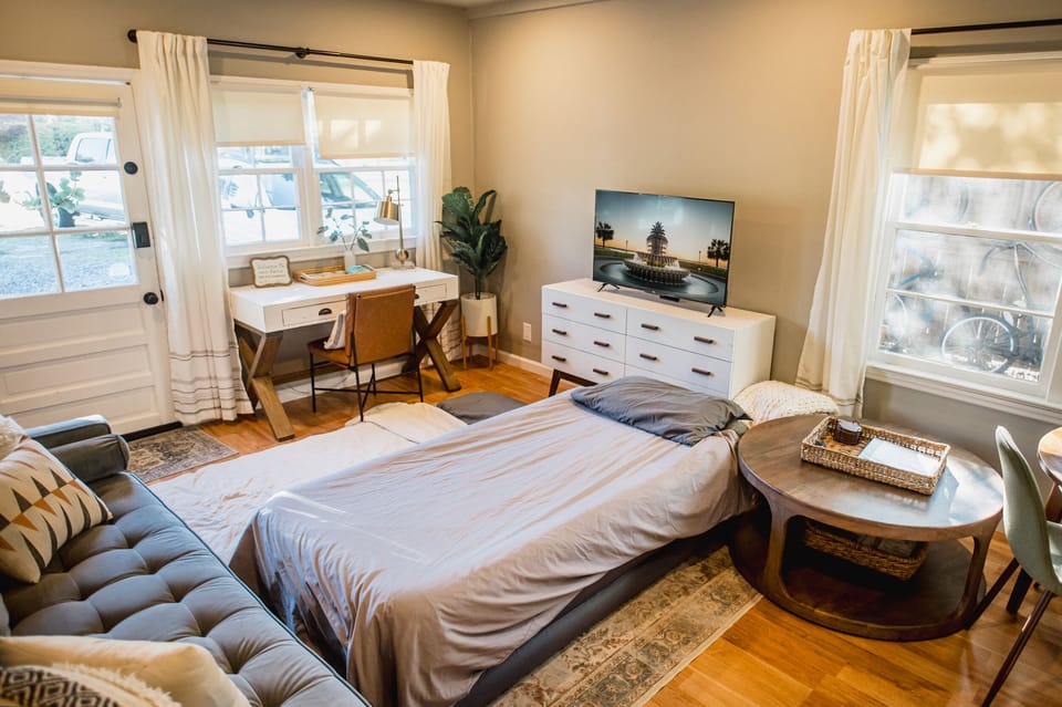 Fold out mattress and air mattress for two extra guests. 