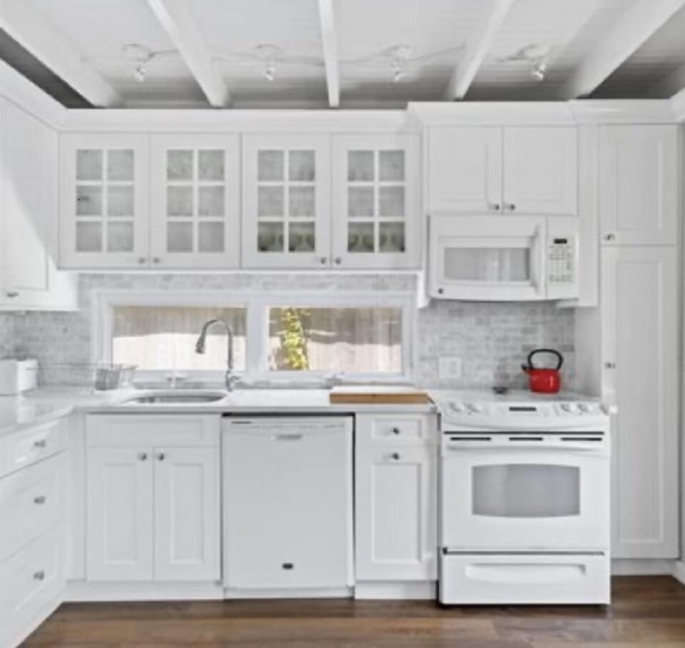 Kitchen updated in 2018.