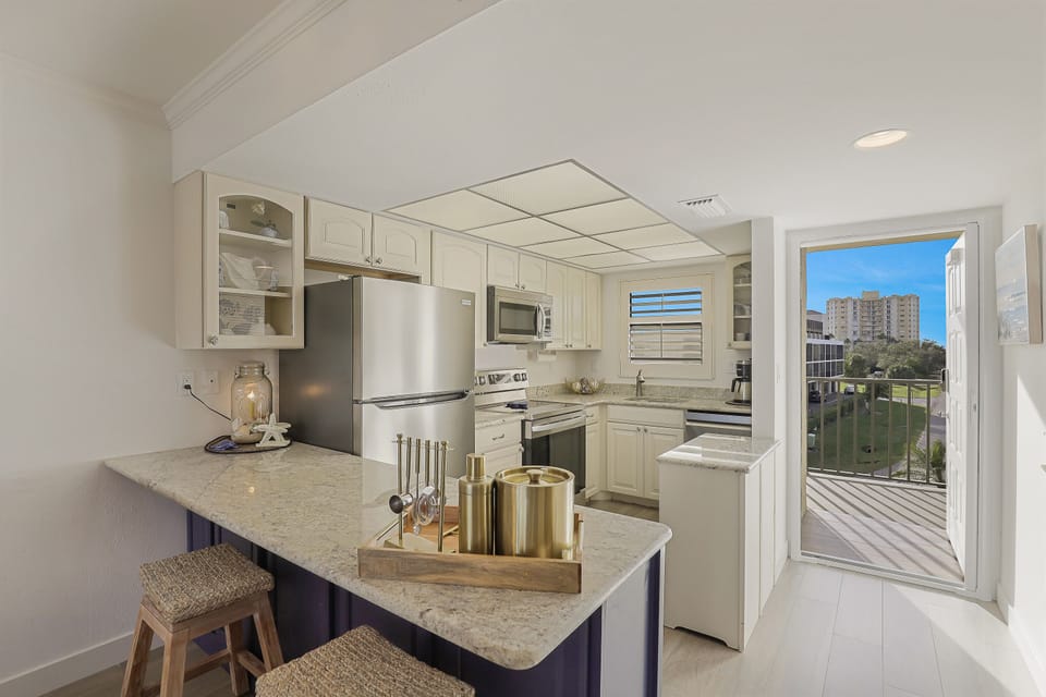 Full kitchen