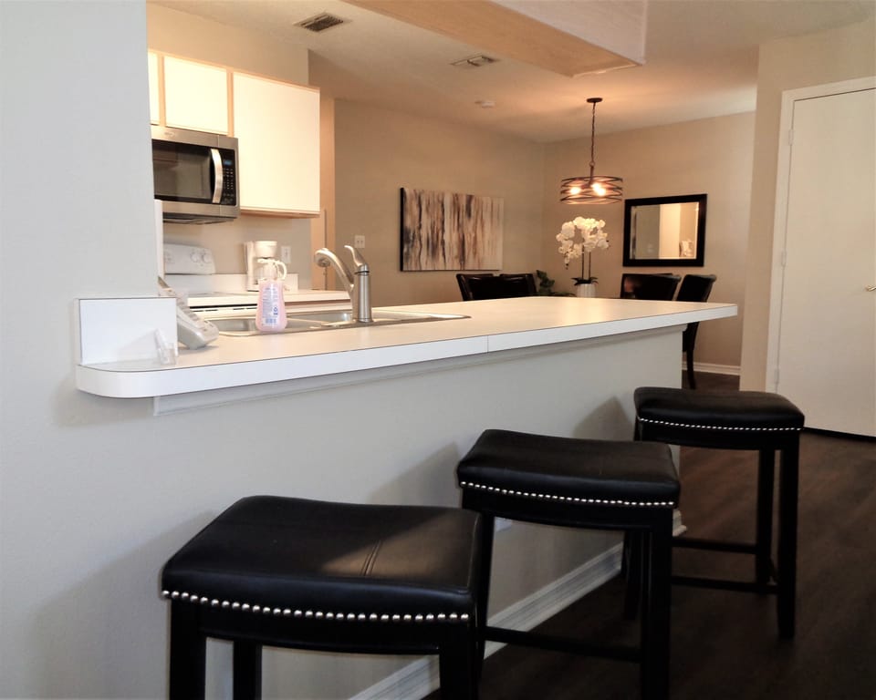 Kitchen breakfast bar