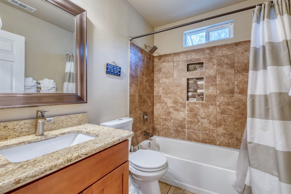 Modern and luxurious hallway bathroom