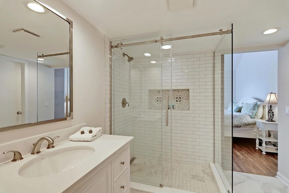 Master bathroom 