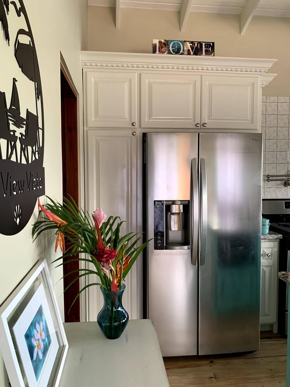 Full size refrigerator with ice maker
