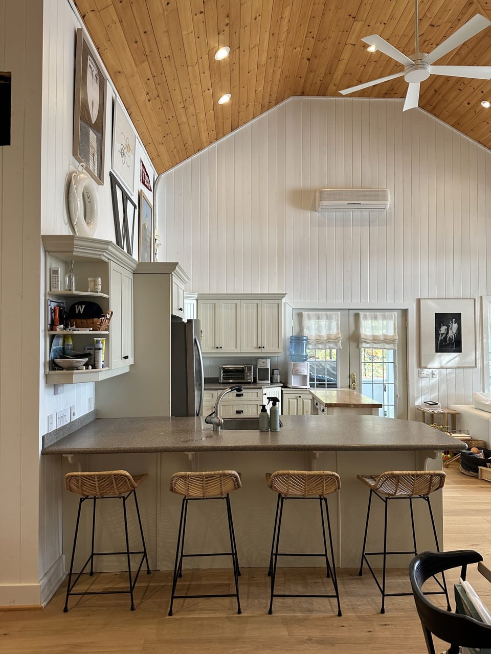 Peninsula/Bar area off kitchen