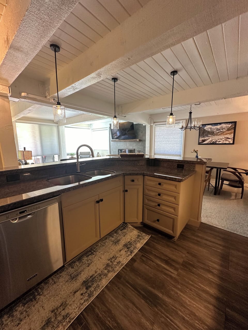 Open Kitchen with everything you will need to cook and entertain.