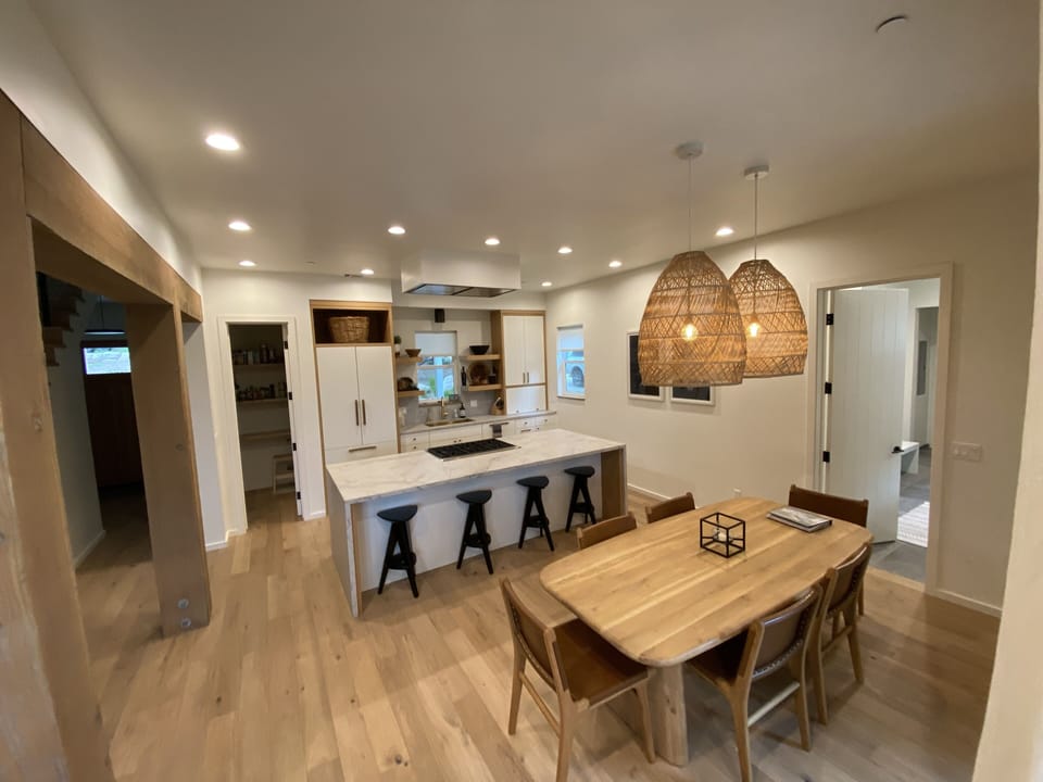 Full kitchen and dining
