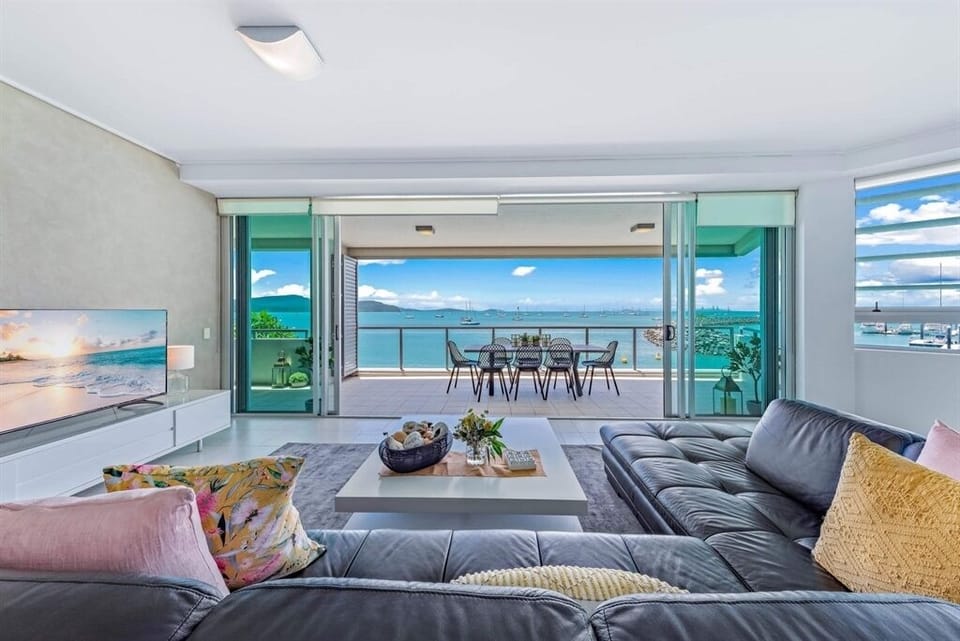 apartment-26-2-bedroom-superior-waterfront-1-2000x1335