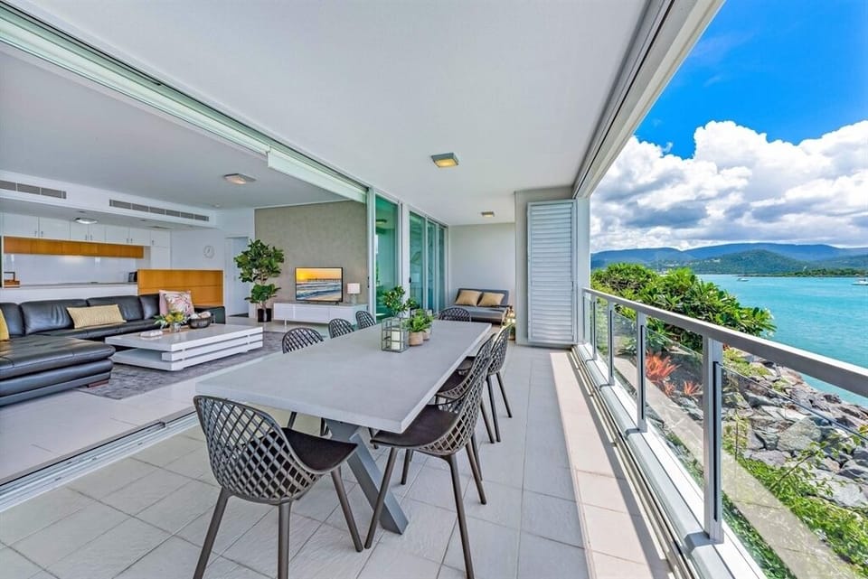 apartment-26-2-bedroom-superior-waterfront-7-2000x1335