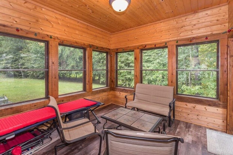3 Season Porch -- no mosquitoes