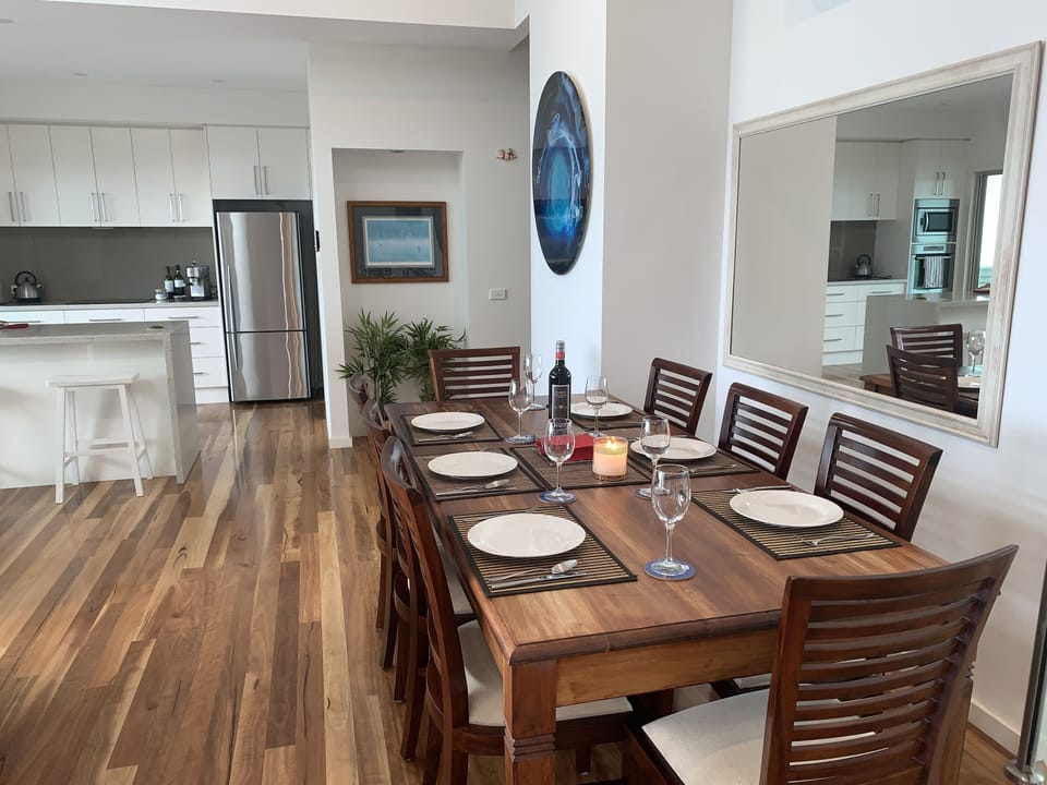 Stunning 8 seater dining table