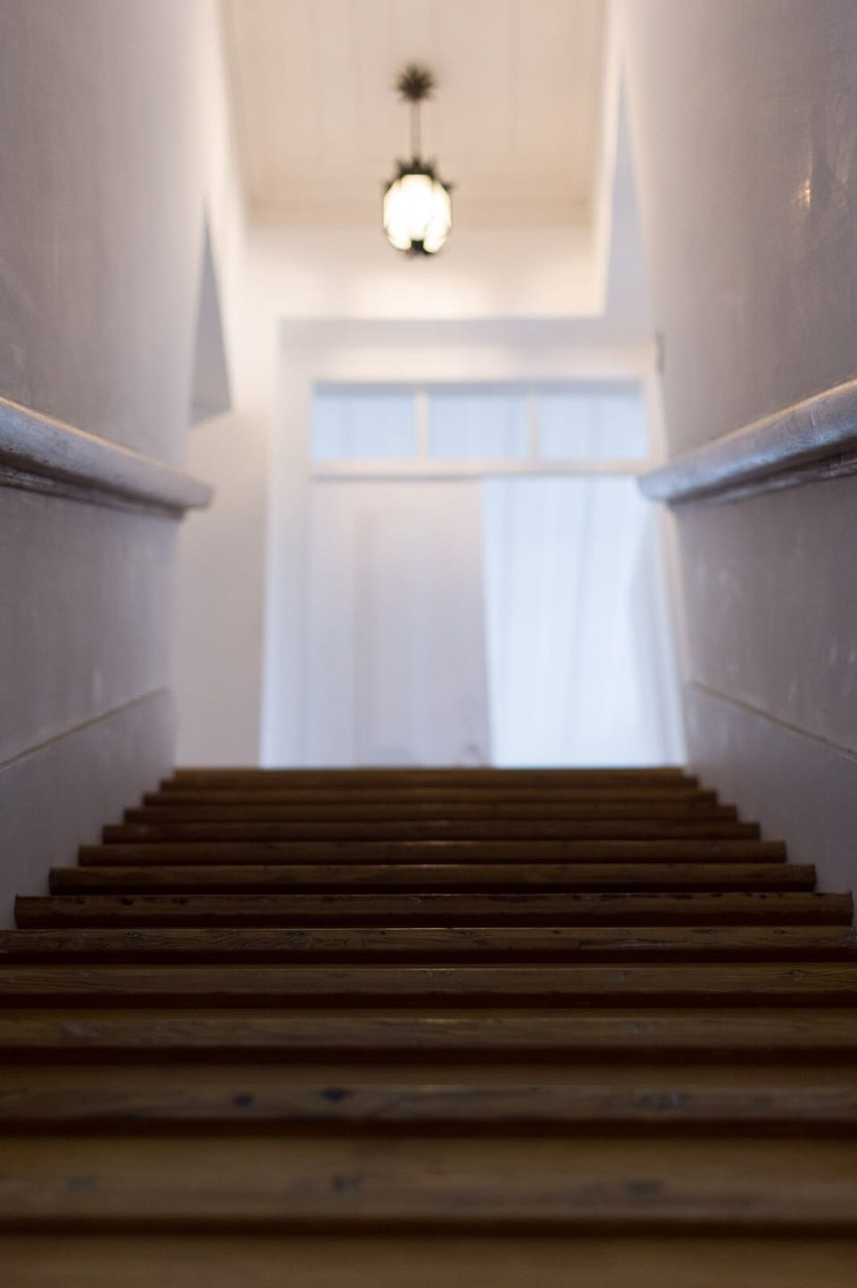 Escadas para 1º piso sala estar cozinha casa de banho quarto de casal e duplo