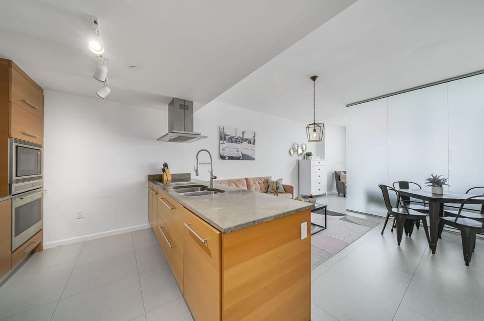 Kitchen has all you need and more.