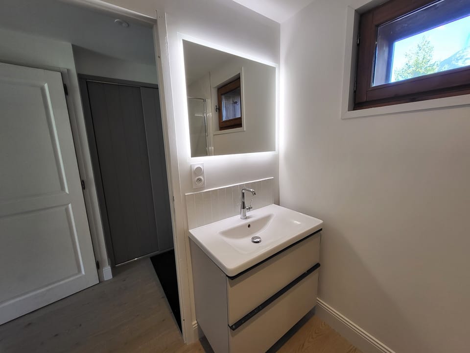 Downstairs bathroom 