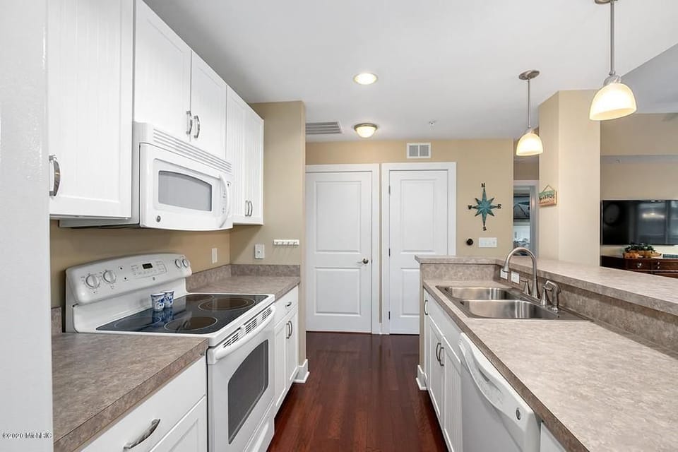 Great, spacious kitchen with bar for entertaining.