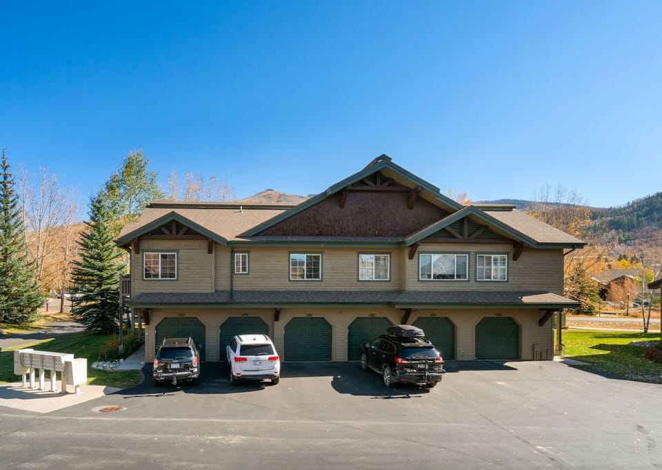 Front of the building, one car garage and parking behind