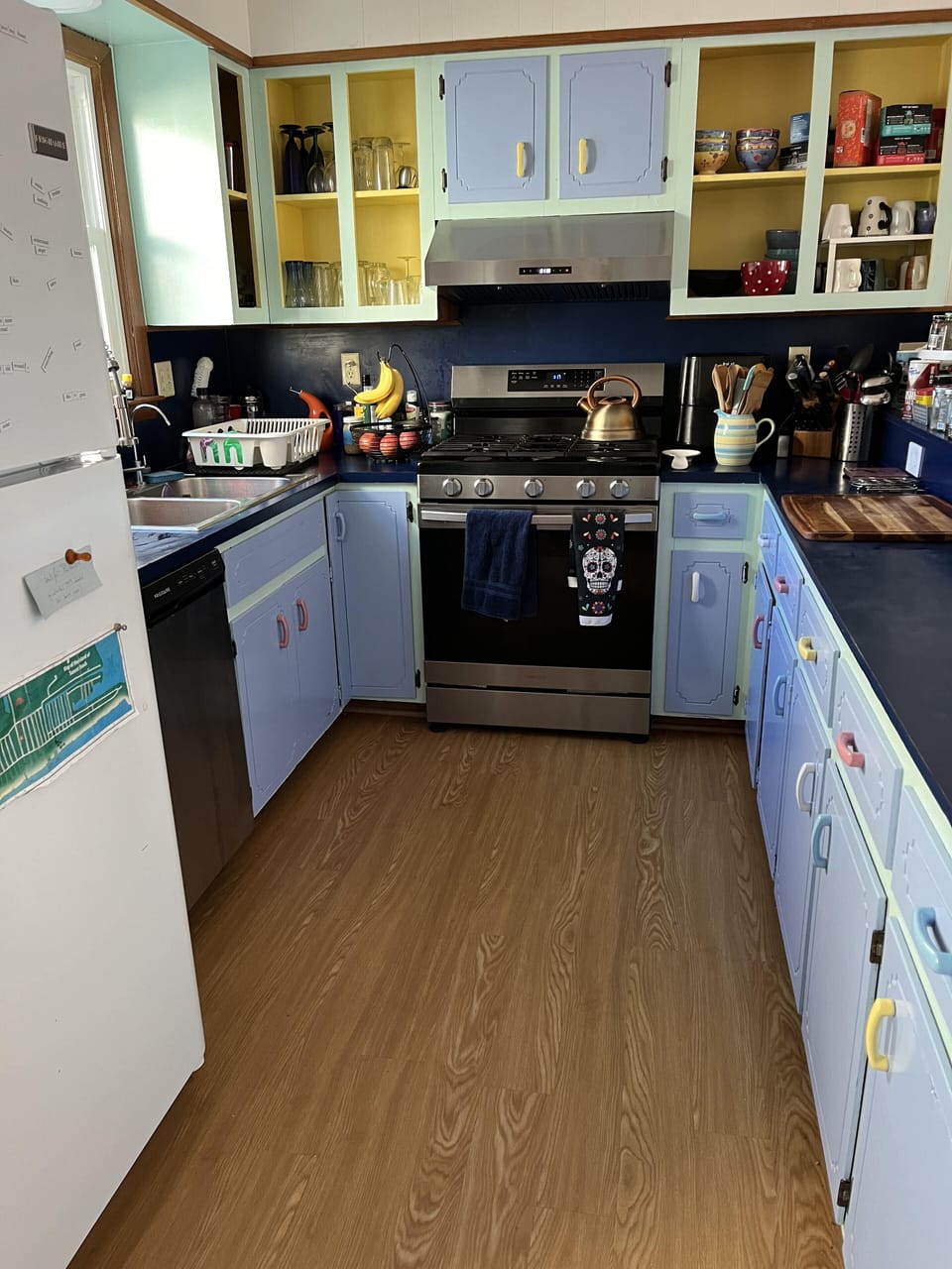 Cheery, well stocked Kitchen