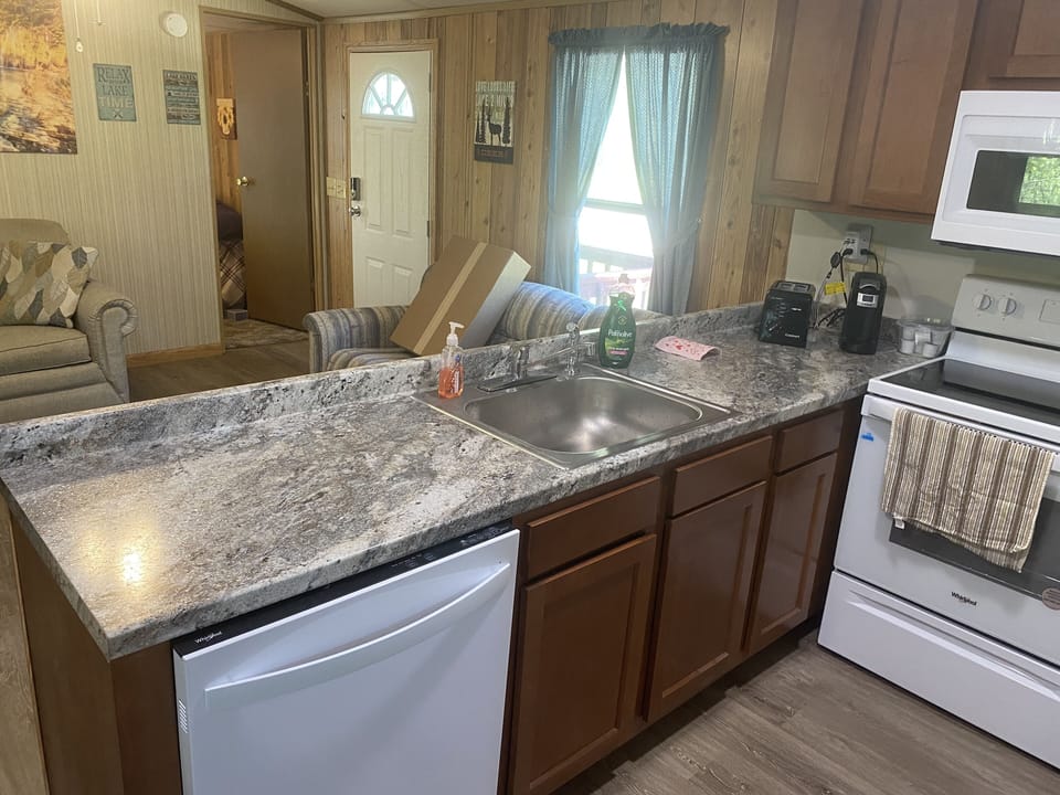 Kitchen Photo 3
