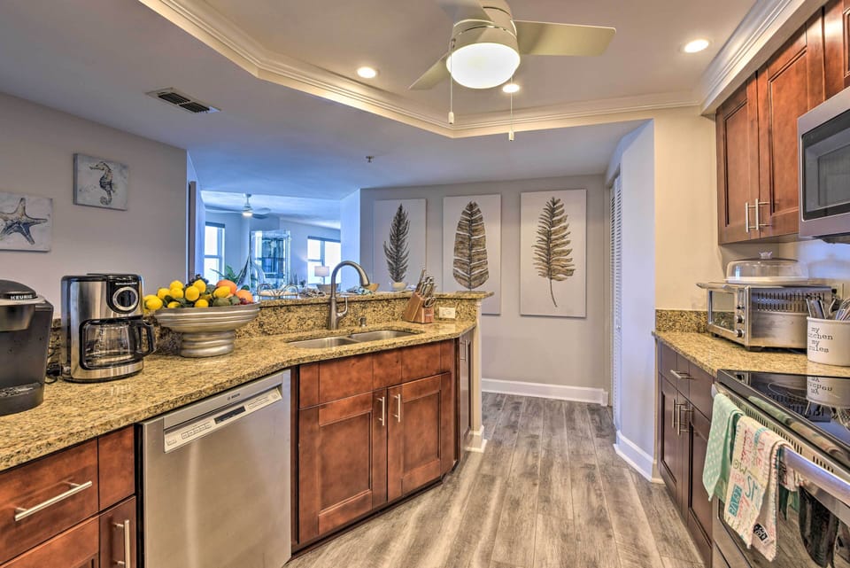 Fully Equipped Kitchen | Drip & Keurig Coffee Makers | Knife Set