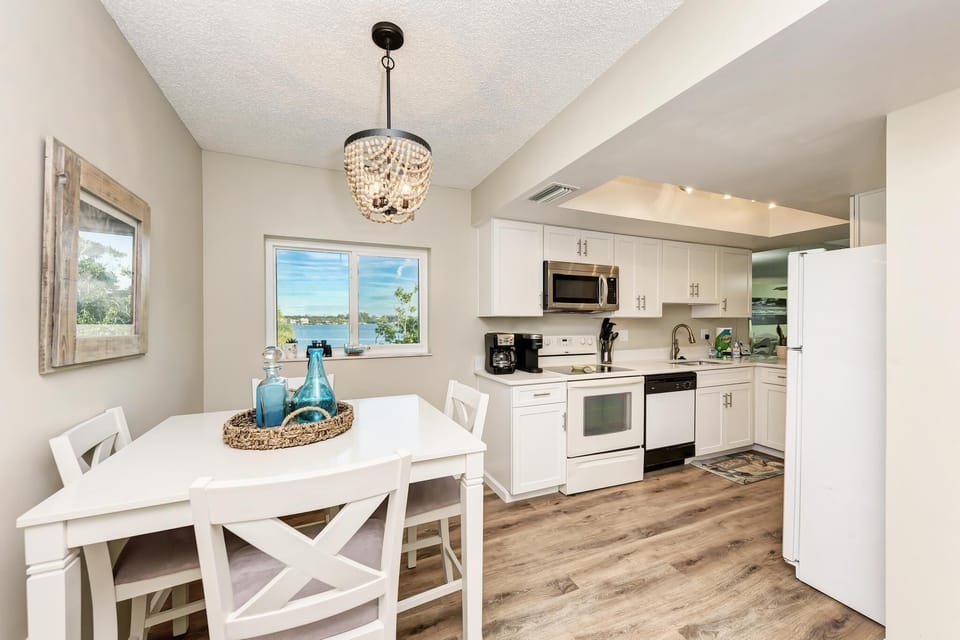 The Anna Maria Island Beach Palms 8B