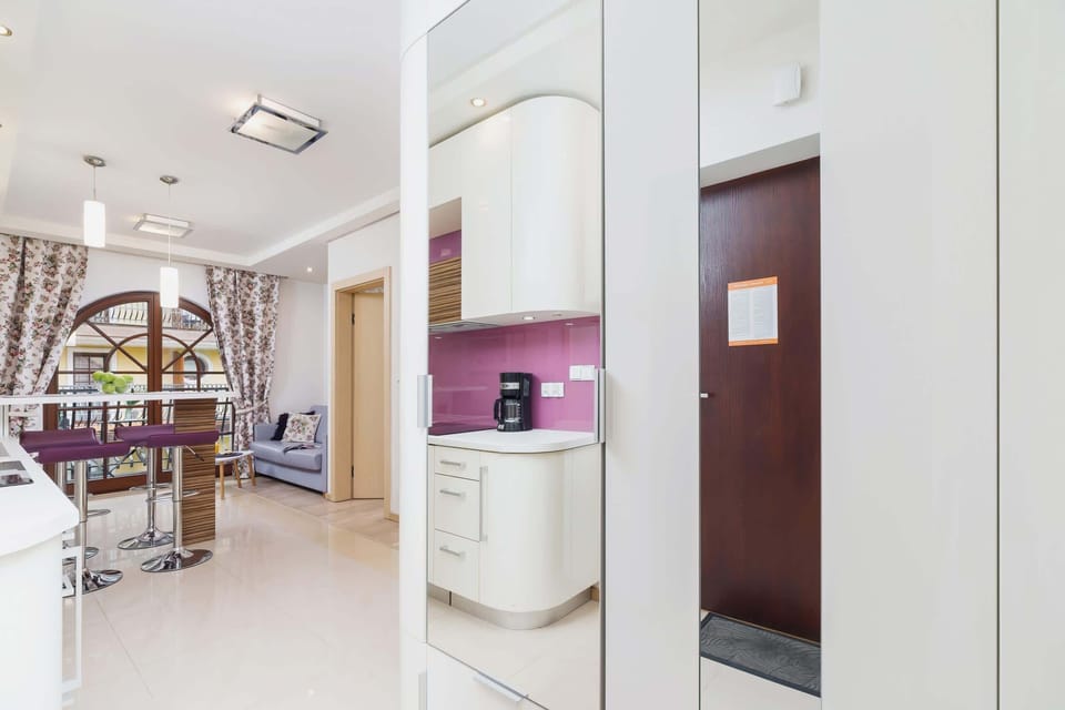 The open kitchen features a breakfast bar with stylish bar stools, perfect for casual dining.