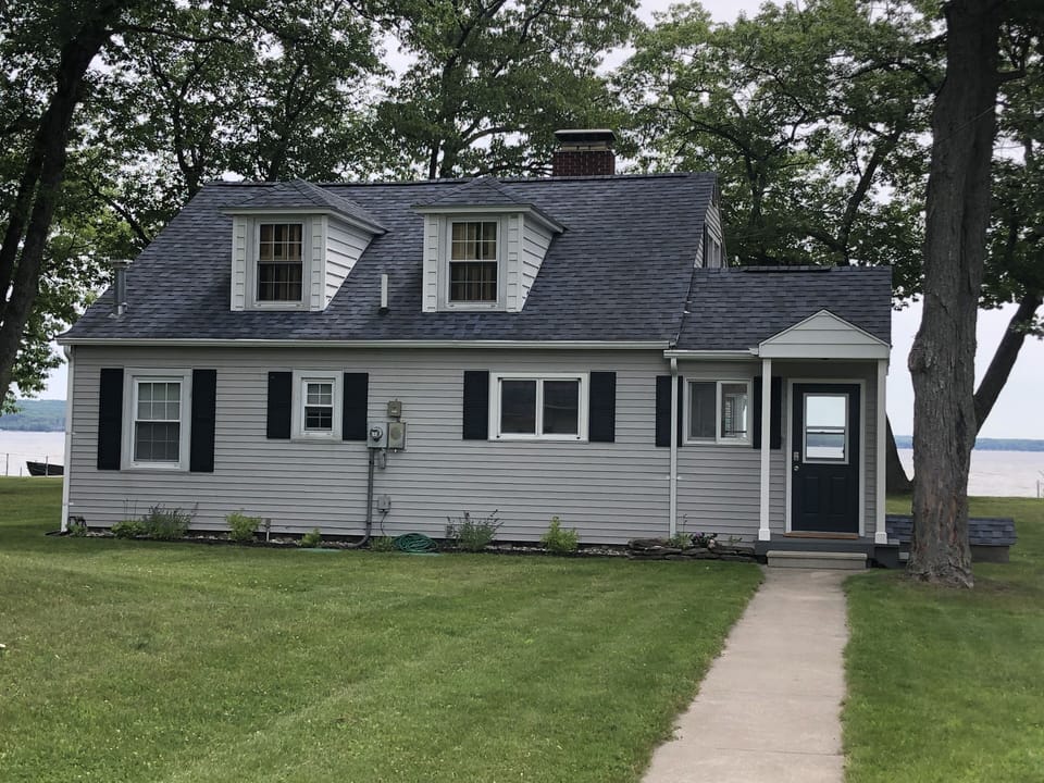 Charming Cottage on Beautiful Black Lake