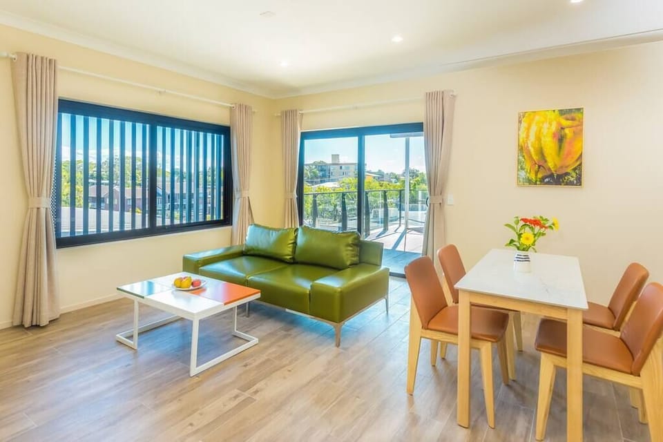 H. 2BRM2K1S(x01) Stylish and generous 2 Bedroom apartment, Windsor