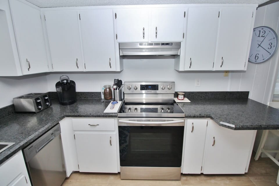 Updated open kitchen - fully equipped 