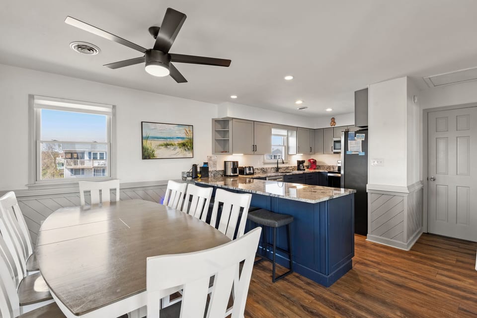 DU804: Beach House | Top Level Dining Area