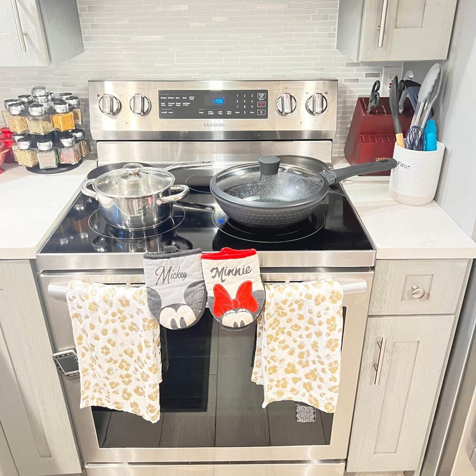 Stove /Oven with Cooking Utensils & Pots & Pans