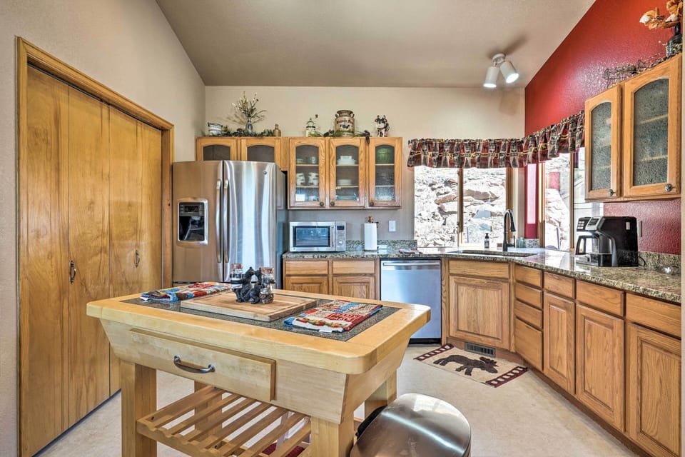Kitchen | Cookware & Dishware Provided