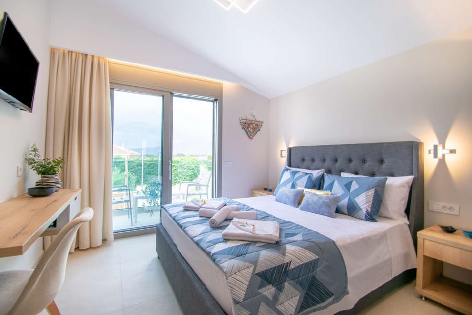 bedroom, balcony view