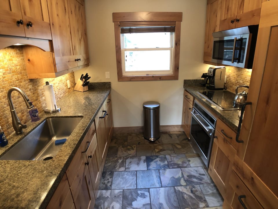 Modern equipped kitchen with Sub-Zero and Wolf appliances.