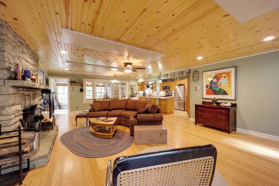Living Room | Pets Welcome