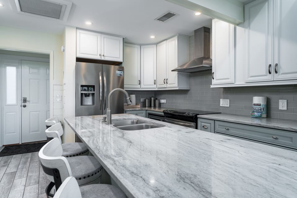 Beautifully updated kitchen