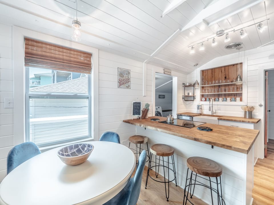Dining & Kitchen - Dining (Four), Breakfast Bar (Three)