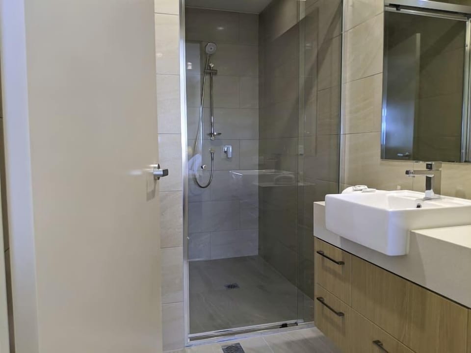 IV. 3BR 2K2S(x05x09)Stylish 3 bedroom apartment in Windsor, Brisbane