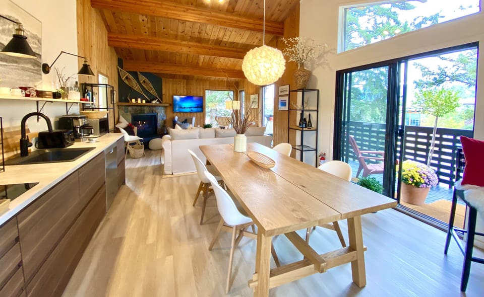 Top floor open plan living/dining/kitchen, with balcony access. Seating for 8. 