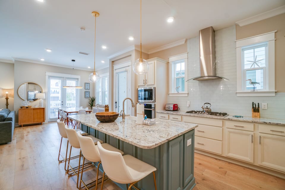 Kitchen with Breakfast Bar