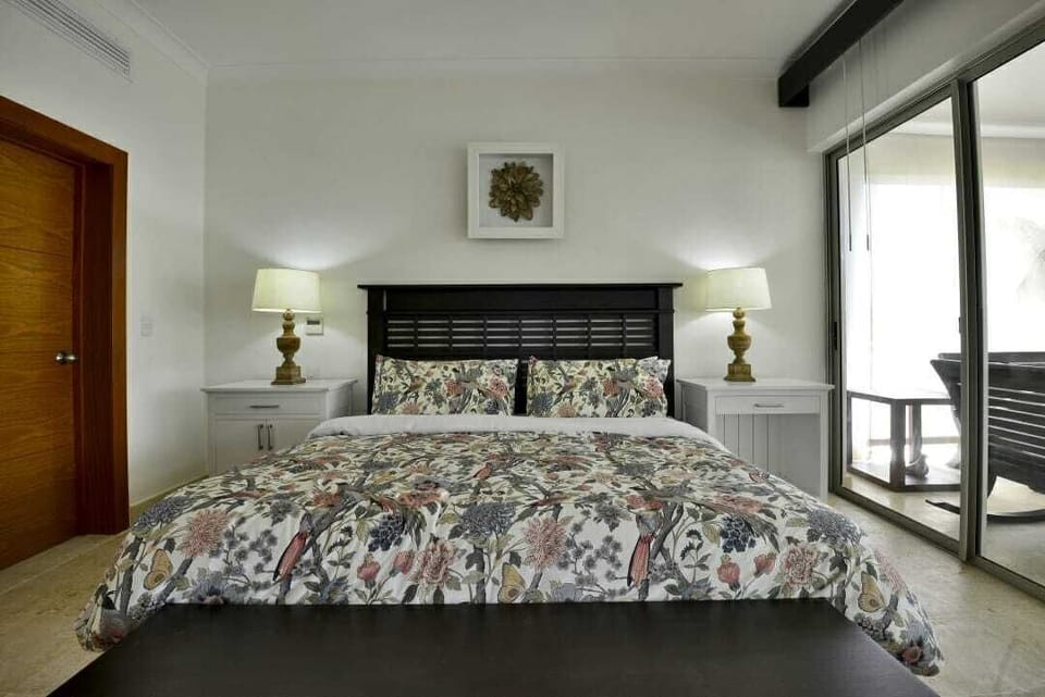 Spacious and fully-equiped apartment with golf view in exclusive beach resort (2800)