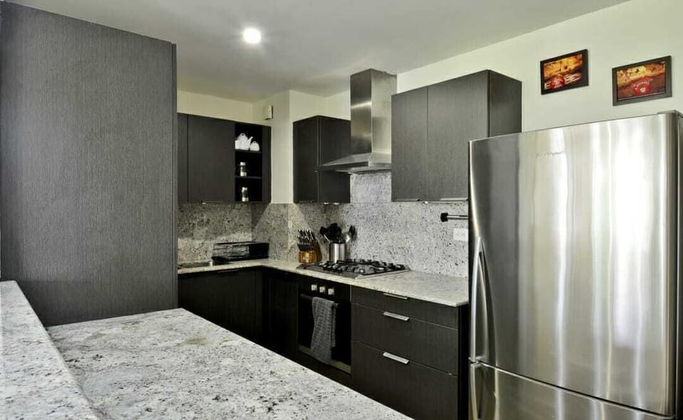 Spacious and fully-equiped apartment with golf view in exclusive beach resort (2768)