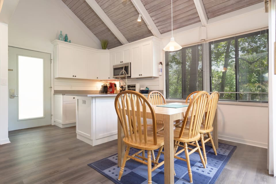 Dining space open to kitchen, perfect for sitting 6