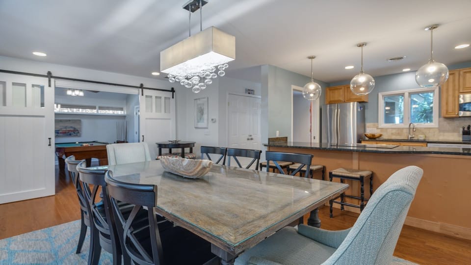 Island gatherings, kitchen to table.