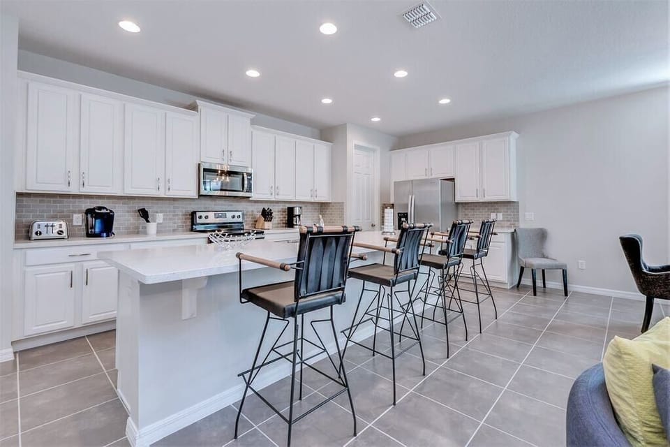 Excellent kitchen with large island and high-top seating