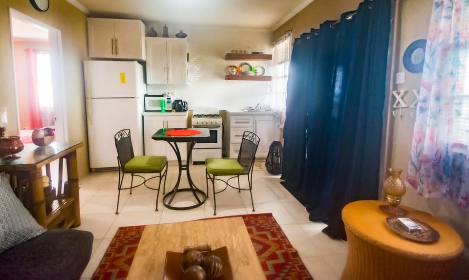 dining/kitchen area in 1bdrm