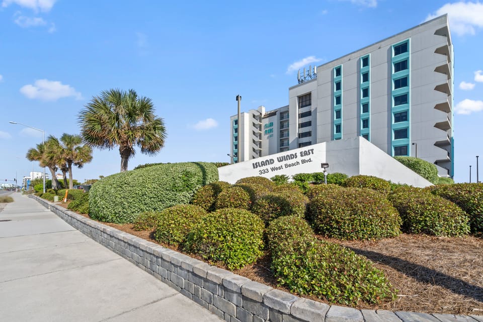 Island Winds East 402 Beachfront Condo | Steps to HangOut! | My Beach Getaways Apartment in West Beach