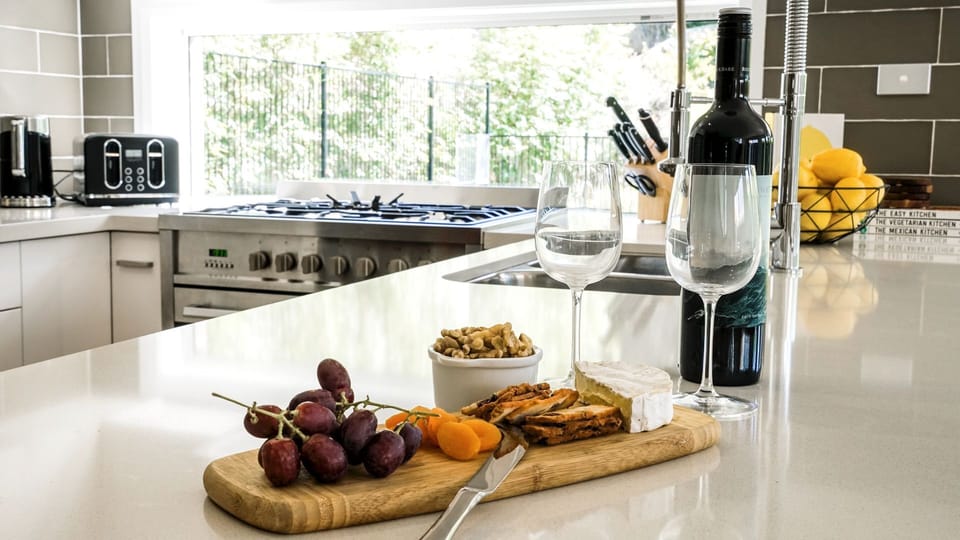 Blissful Bungalow | Kitchen | Coffee Machine | Dishwasher | Microwave | Refrigerator