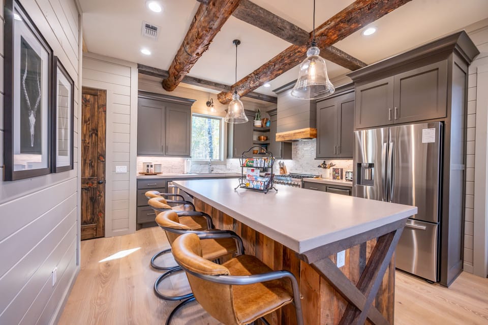 The fully equipped kitchen has additional seating at the bar top!