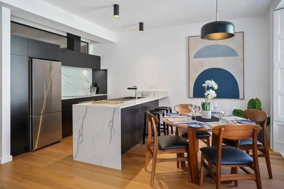  Share meals in the light-filled dining area, where a four-seater table overlooks the street.
